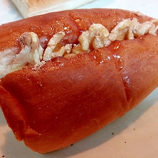 苺ジャムと胡桃の味付きロールパン